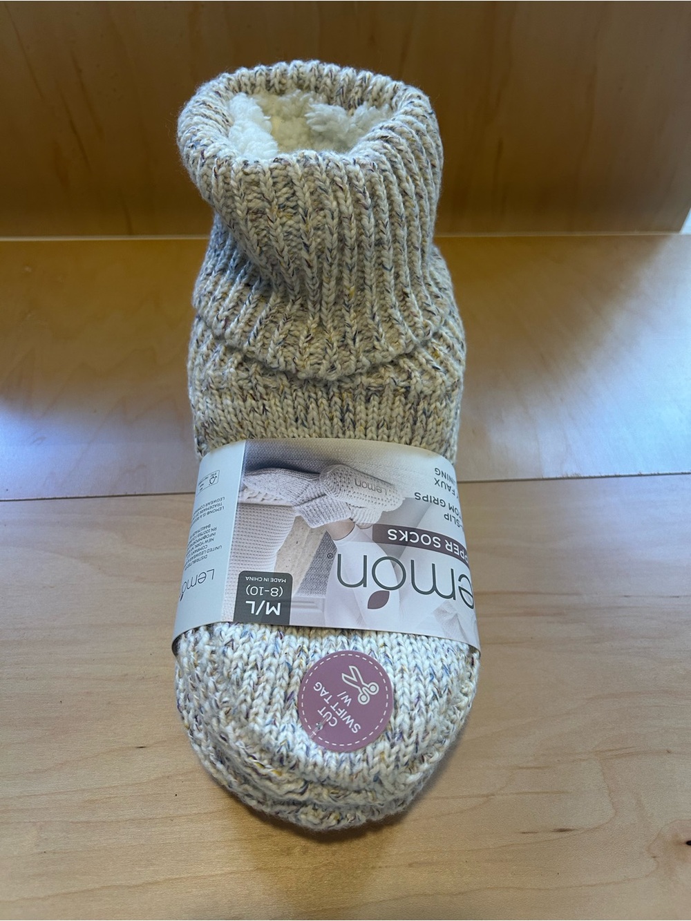 Lemon Women’s Turn Cuff Slipper Sock NWT size M/L (US 8-10)